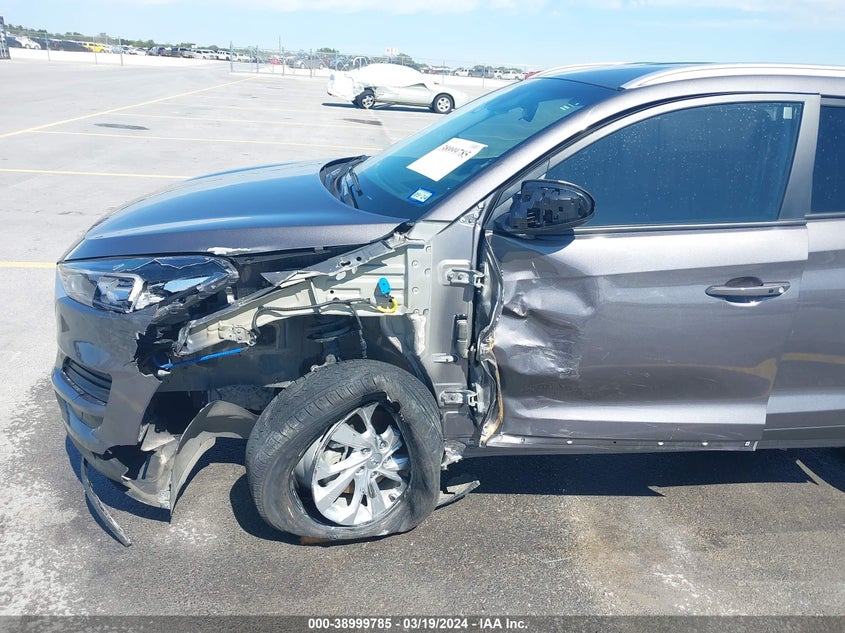 VIN: KM8J33A40MU366176 2021 HYUNDAI TUCSON VALUE