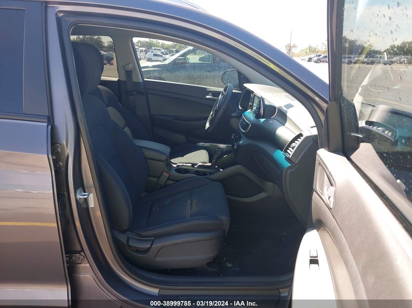 VIN: KM8J33A40MU366176 2021 HYUNDAI TUCSON VALUE