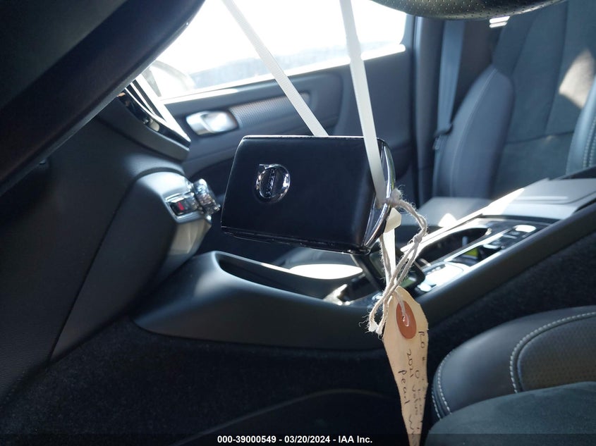 VIN YV4162UM0M2442697 2021 VOLVO XC40 T5 R-DESIGN