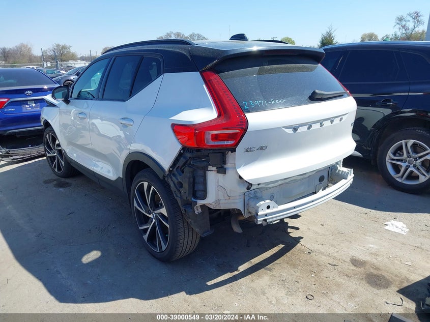 VIN YV4162UM0M2442697 2021 VOLVO XC40 T5 R-DESIGN