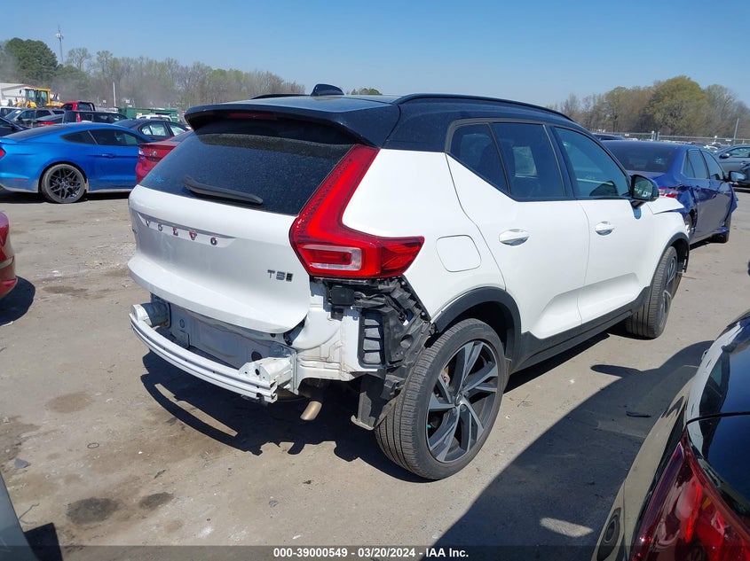 VIN YV4162UM0M2442697 2021 VOLVO XC40 T5 R-DESIGN