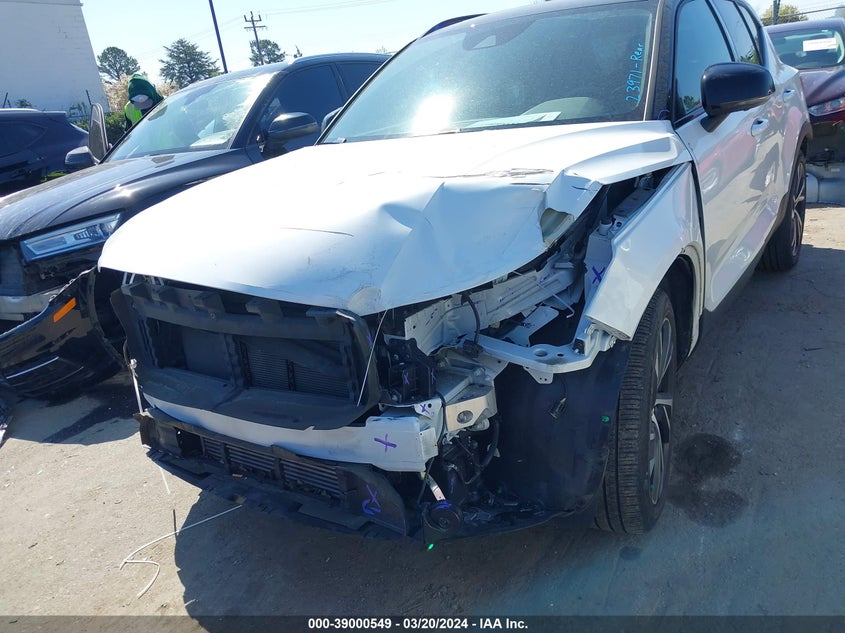VIN YV4162UM0M2442697 2021 VOLVO XC40 T5 R-DESIGN