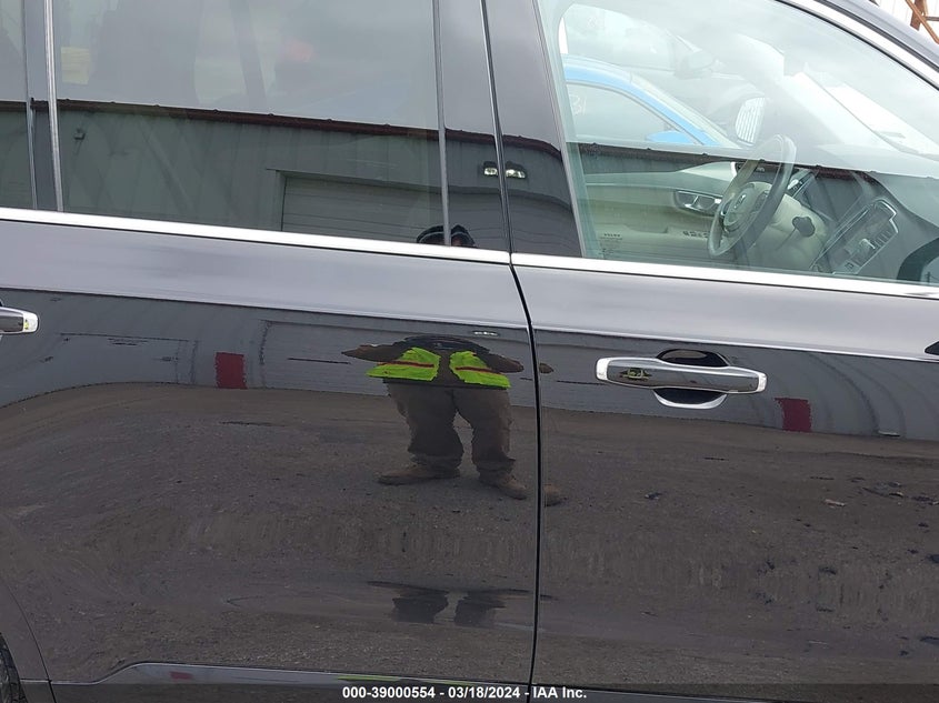 2017 VOLVO XC90 T6 MOMENTUM - YV4A22PK6H1107140