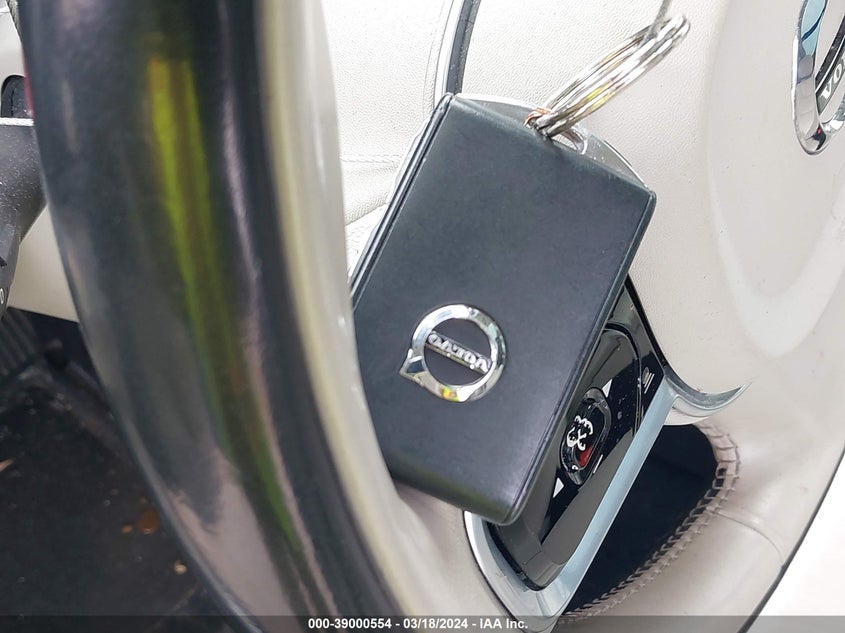 2017 VOLVO XC90 T6 MOMENTUM - YV4A22PK6H1107140