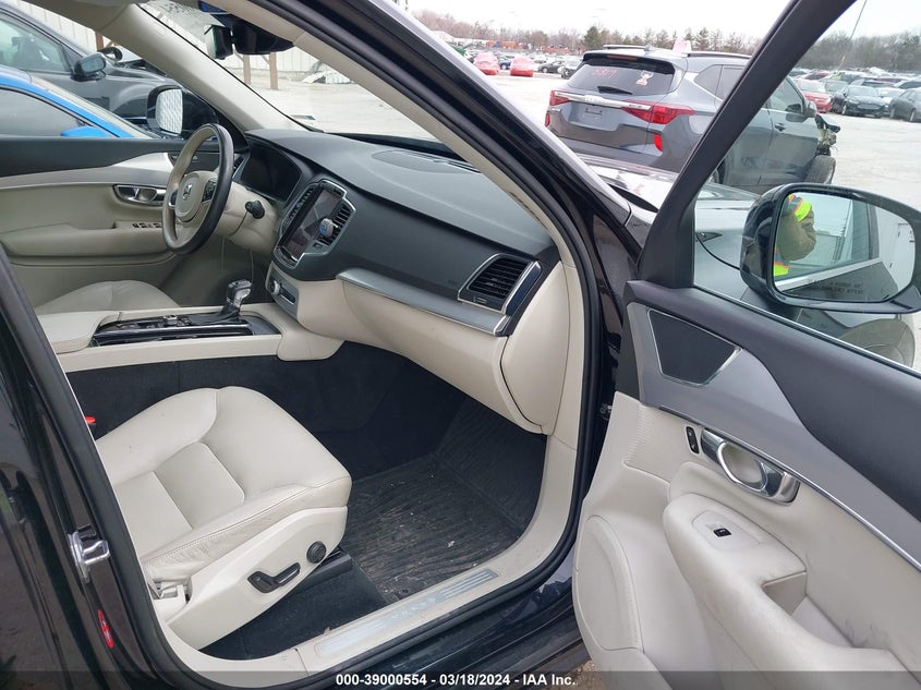 2017 VOLVO XC90 T6 MOMENTUM - YV4A22PK6H1107140
