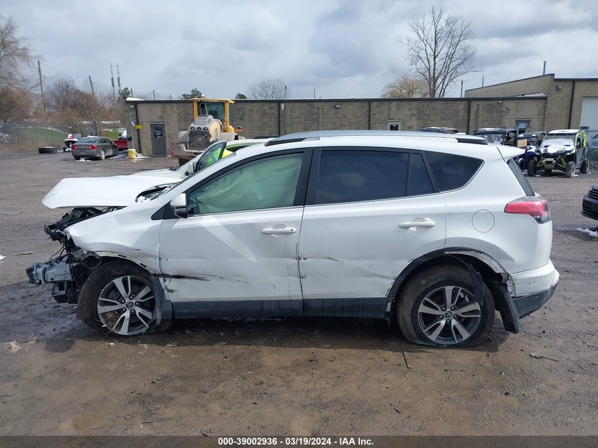 VIN JTMRFREV9JJ259810 2018 TOYOTA RAV4 XLE