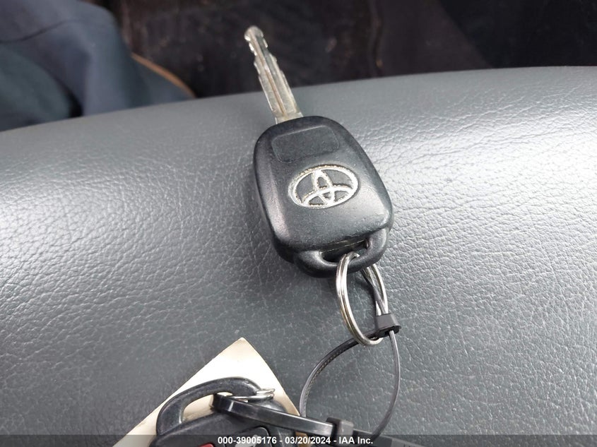 2014 TOYOTA COROLLA LE - 2T1BURHE5EC142553