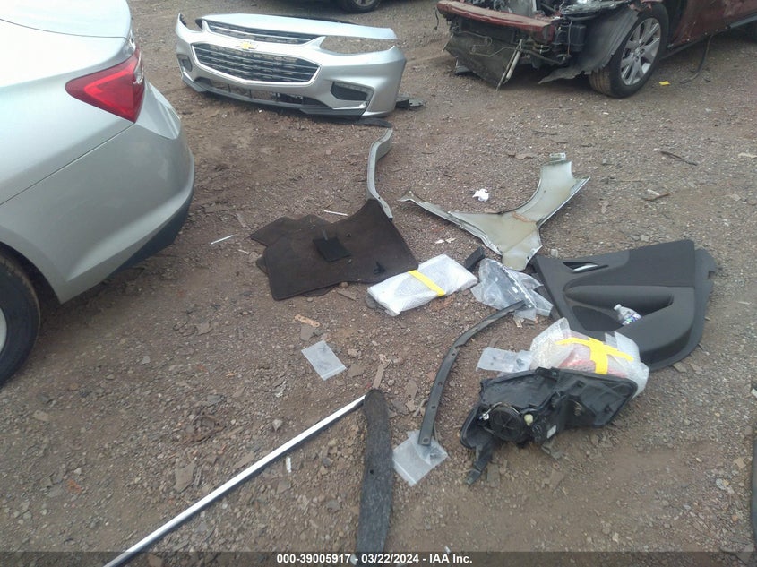 2018 CHEVROLET MALIBU LT - 1G1ZD5ST0JF262348