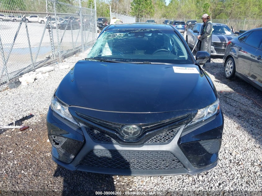 2018 TOYOTA CAMRY SE - 4T1B11HK9JU635385