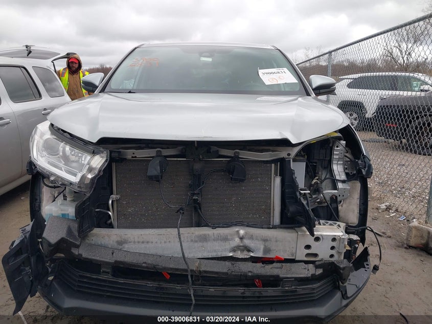VIN 5TDBZRFH1JS881175 2018 TOYOTA HIGHLANDER LE