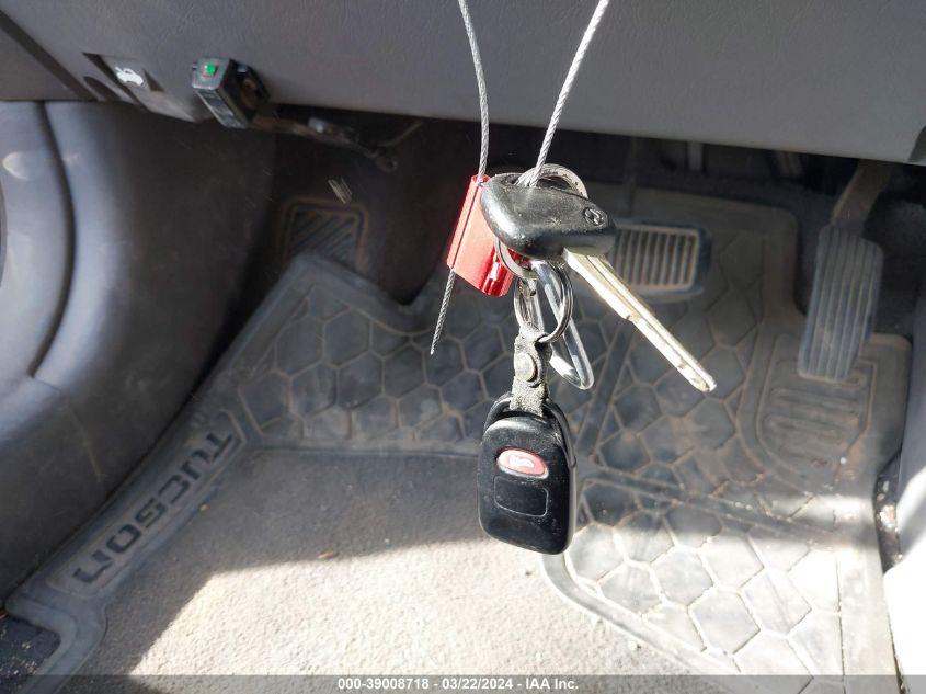 2005 Hyundai Tucson Gls/Lx VIN: KM8JN12D75U055911 Lot: 39008718