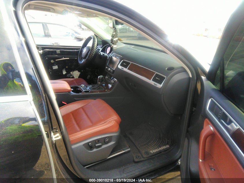 2016 VOLKSWAGEN TOUAREG VR6 LUX - WVGEF9BP9GD010270