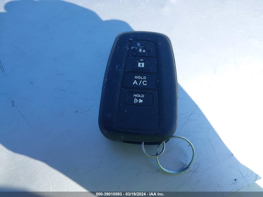 VIN JTMW1RFV5KD030167 2019 TOYOTA RAV4 XLE