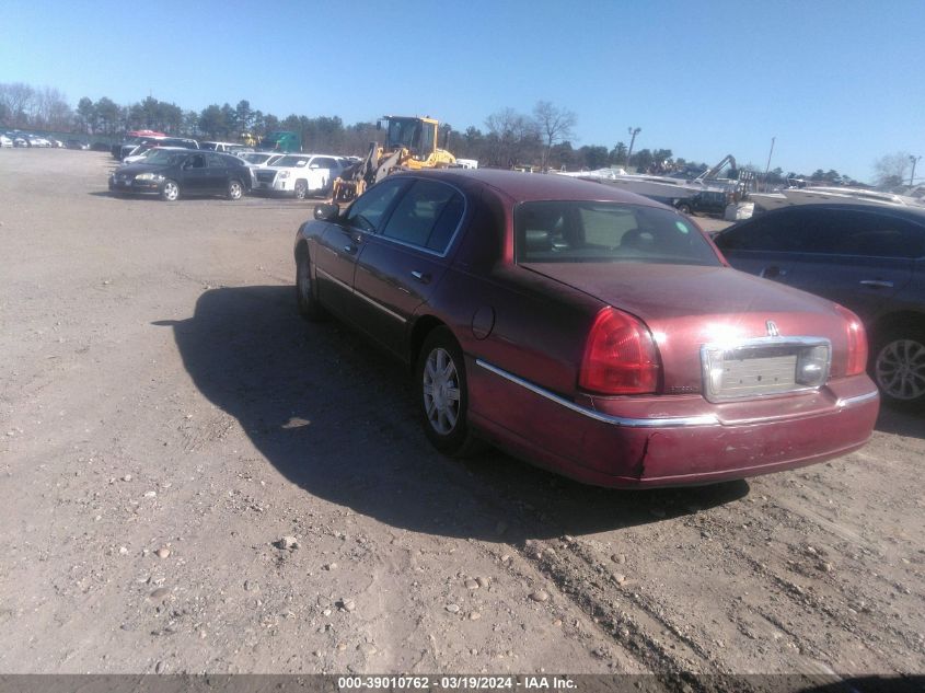 2011 Lincoln Town Car Executive L VIN: 2LNBL8EV6BX757150 Lot: 39010762