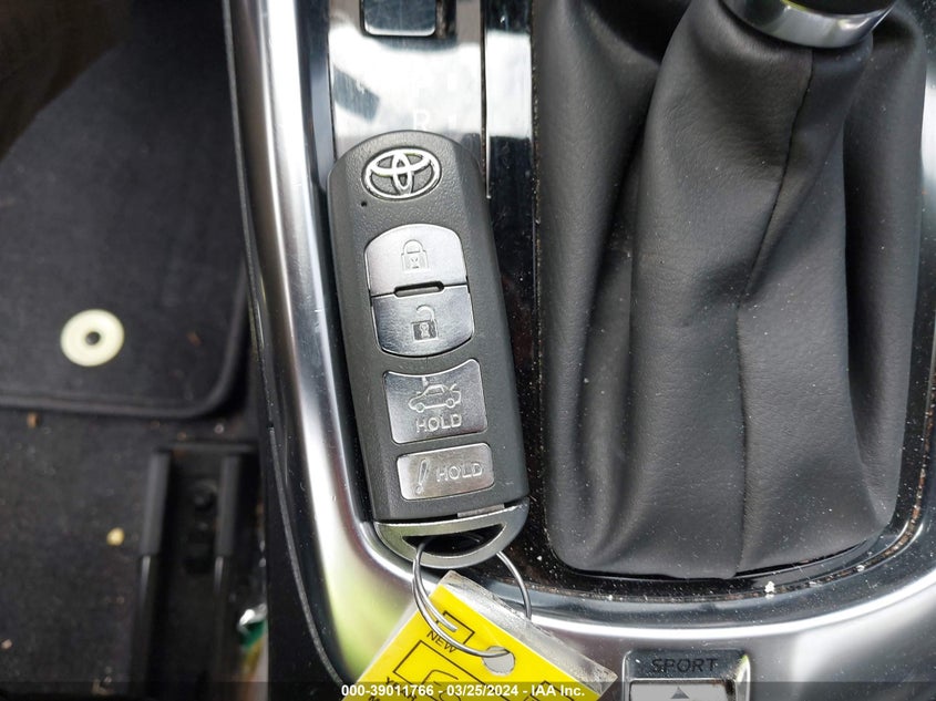 2019 TOYOTA YARIS XLE - 3MYDLBYV7KY504561