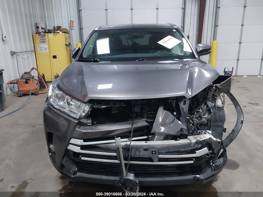 VIN 5TDJZRFH6HS448988 2017 TOYOTA HIGHLANDER XLE