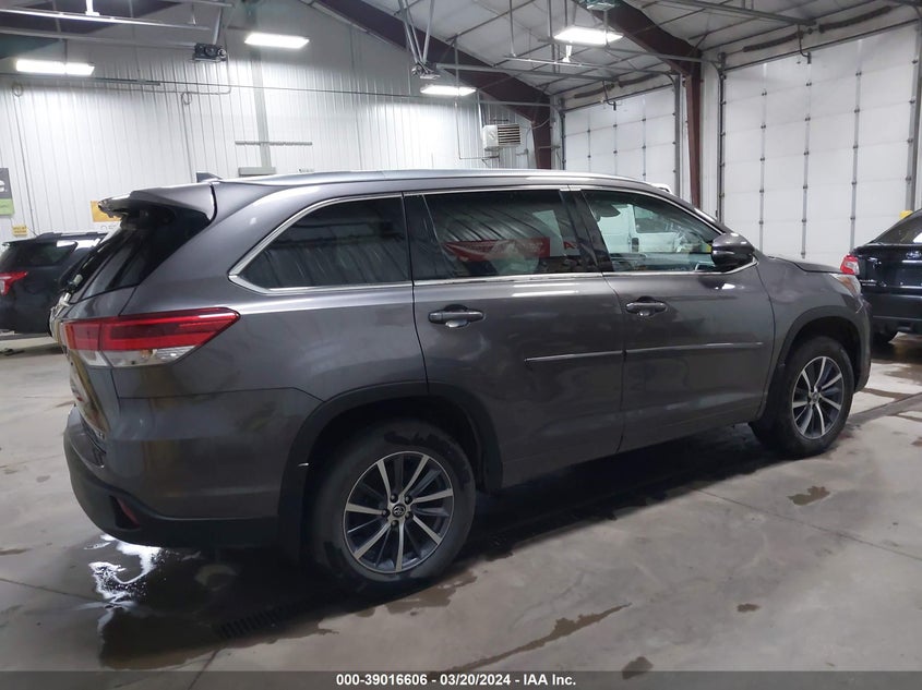 VIN 5TDJZRFH6HS448988 2017 TOYOTA HIGHLANDER XLE