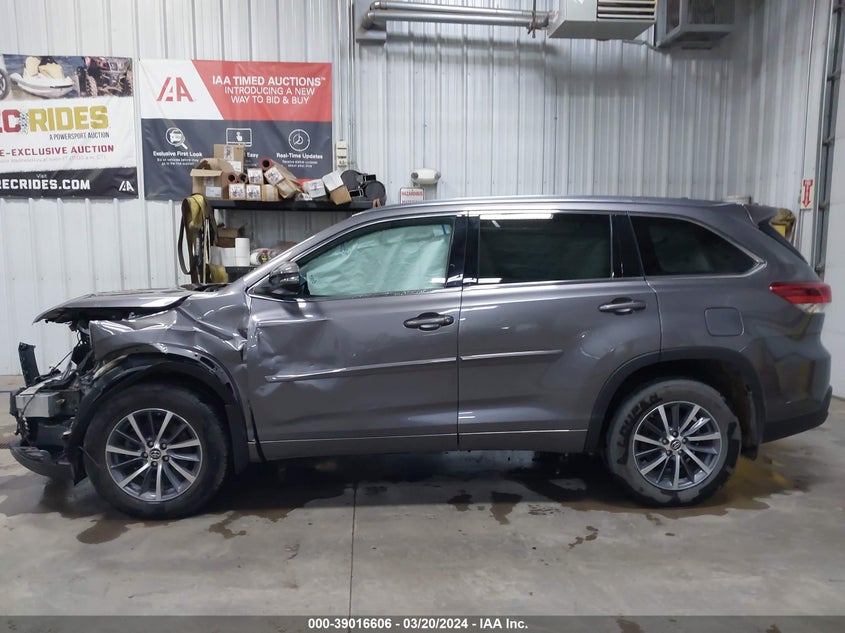 VIN 5TDJZRFH6HS448988 2017 TOYOTA HIGHLANDER XLE