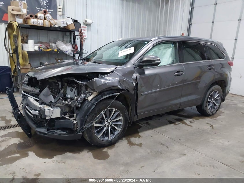 VIN 5TDJZRFH6HS448988 2017 TOYOTA HIGHLANDER XLE