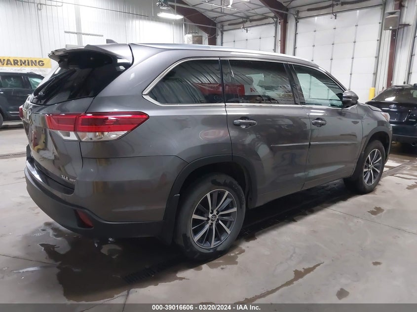 VIN 5TDJZRFH6HS448988 2017 TOYOTA HIGHLANDER XLE
