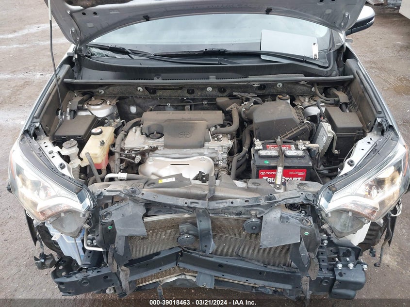2018 TOYOTA RAV4 XLE - JTMWFREV0JD124667