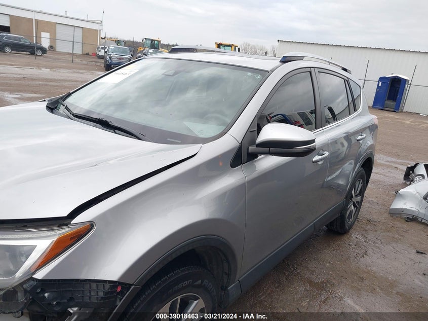 2018 TOYOTA RAV4 XLE - JTMWFREV0JD124667