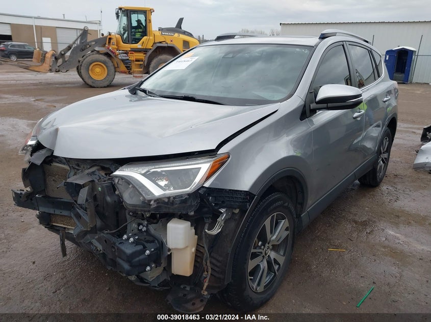 2018 TOYOTA RAV4 XLE - JTMWFREV0JD124667