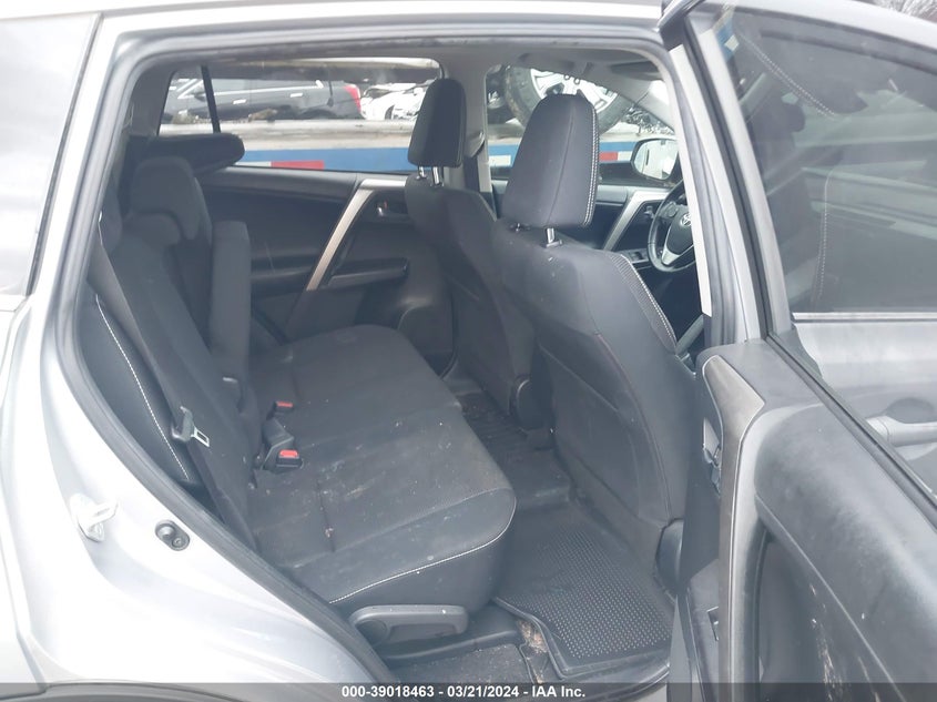 2018 TOYOTA RAV4 XLE - JTMWFREV0JD124667