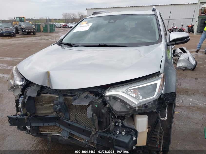 2018 TOYOTA RAV4 XLE - JTMWFREV0JD124667