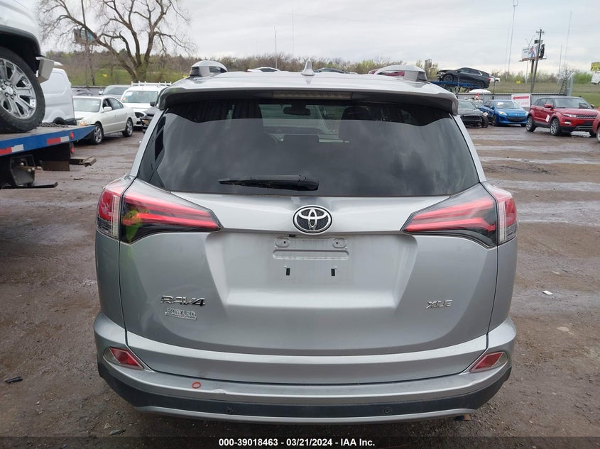 2018 TOYOTA RAV4 XLE - JTMWFREV0JD124667