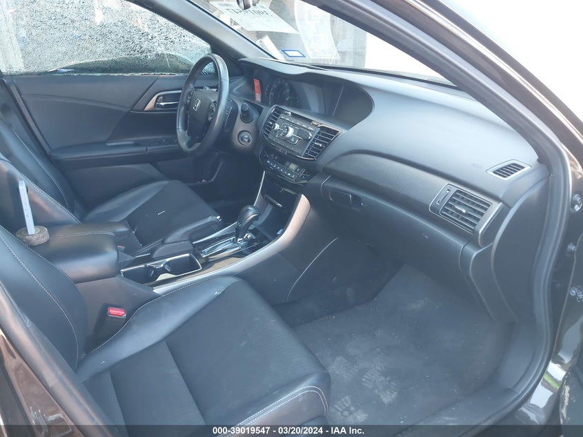 2017 HONDA ACCORD VIN: 1HGCR2F55HA131997