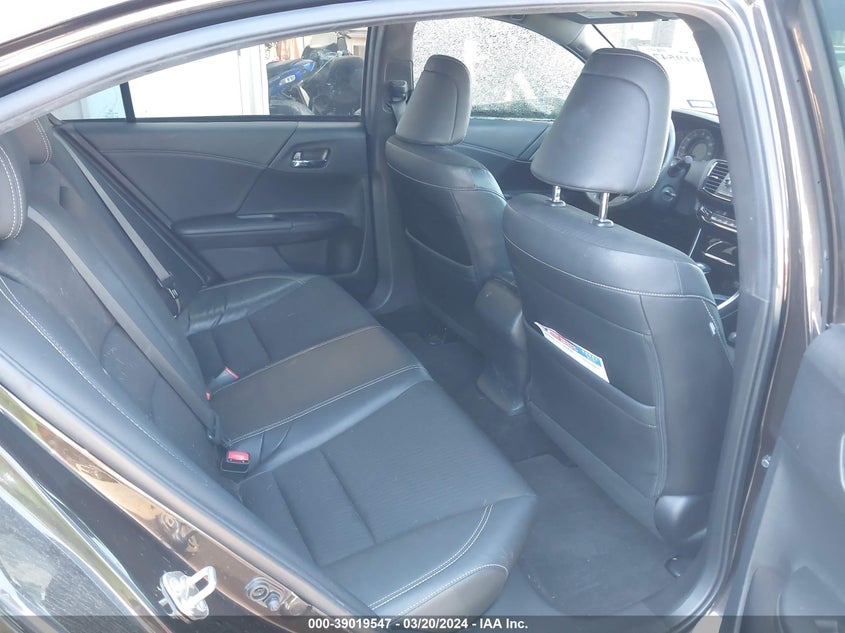 2017 HONDA ACCORD VIN: 1HGCR2F55HA131997