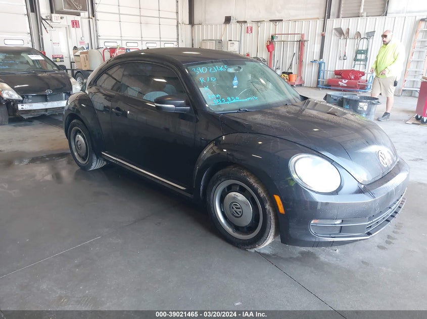 2016 VOLKSWAGEN BEETLE 1.8T CLASSIC - 3VWF17ATXGM639029