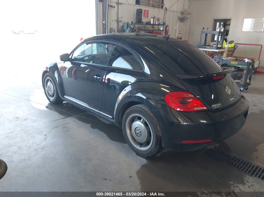 2016 VOLKSWAGEN BEETLE 1.8T CLASSIC - 3VWF17ATXGM639029