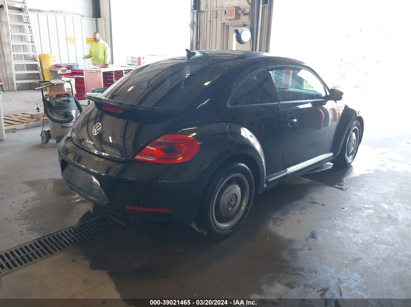 2016 VOLKSWAGEN BEETLE 1.8T CLASSIC - 3VWF17ATXGM639029