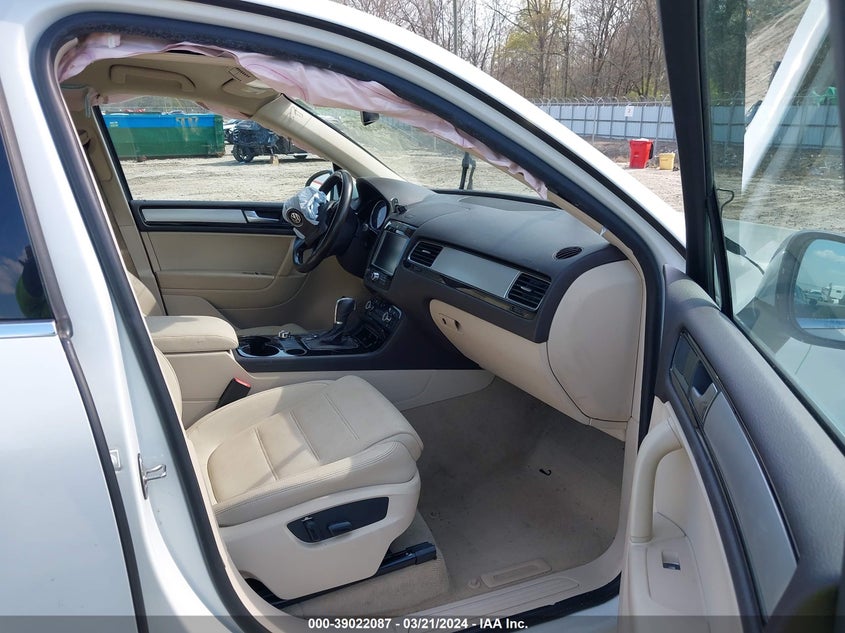 2013 VOLKSWAGEN TOUAREG VR6 SPORT - WVGEF9BPXDD013321