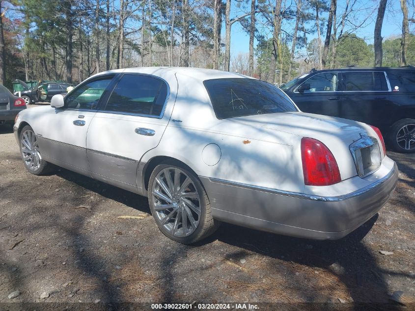 1LNHM82W81Y613005 | 2001 LINCOLN TOWN CAR