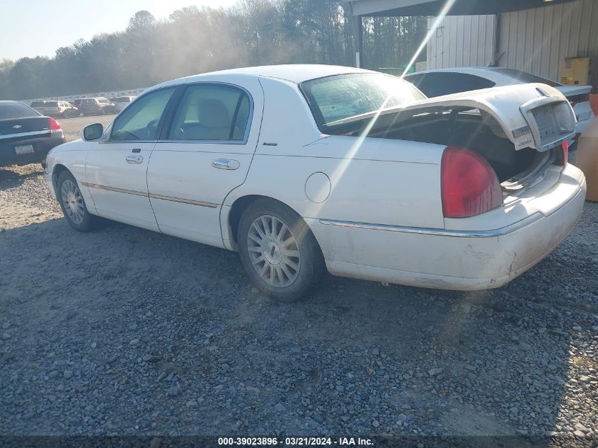2003 Lincoln Town Car Executive VIN: 1LNHM81WX3Y627525 Lot: 39023896