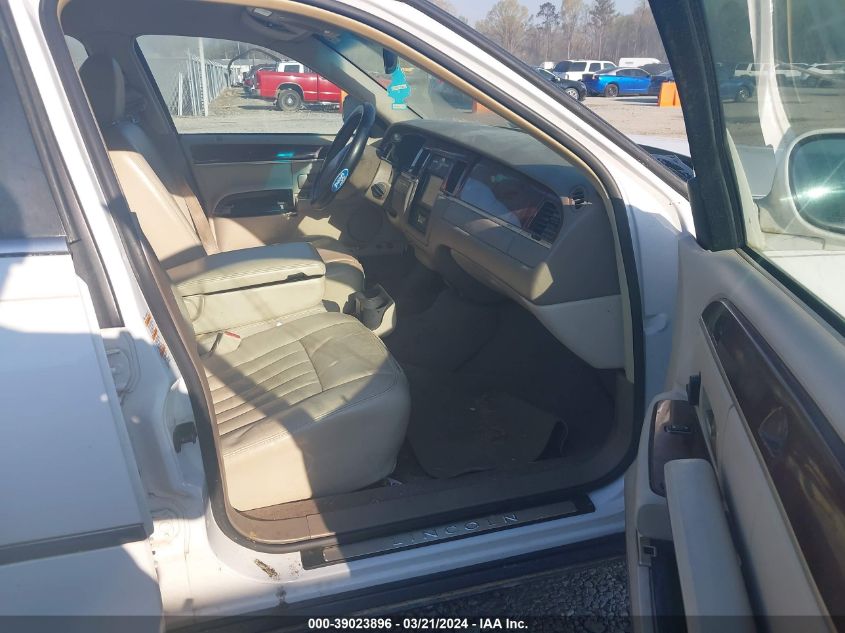 2003 Lincoln Town Car Executive VIN: 1LNHM81WX3Y627525 Lot: 39023896