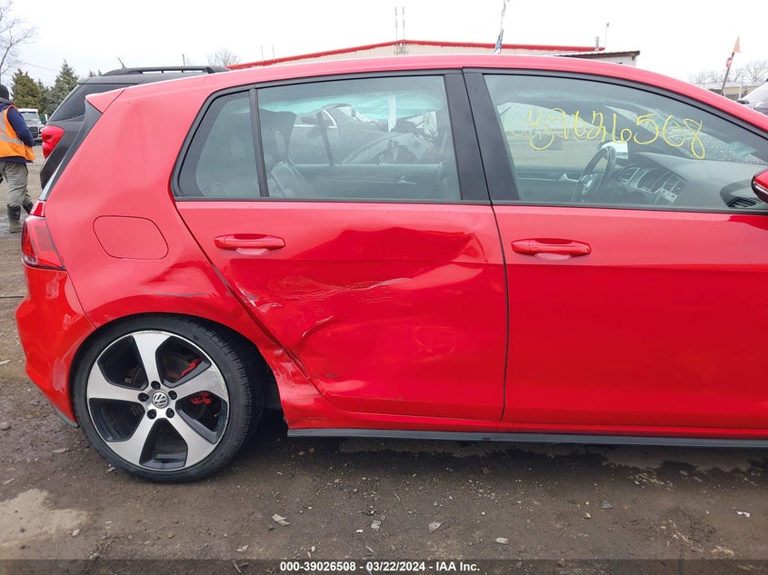 2015 VOLKSWAGEN GOLF GTI 2.0T SE 4-DOOR - 3VW4T7AU5FM014384