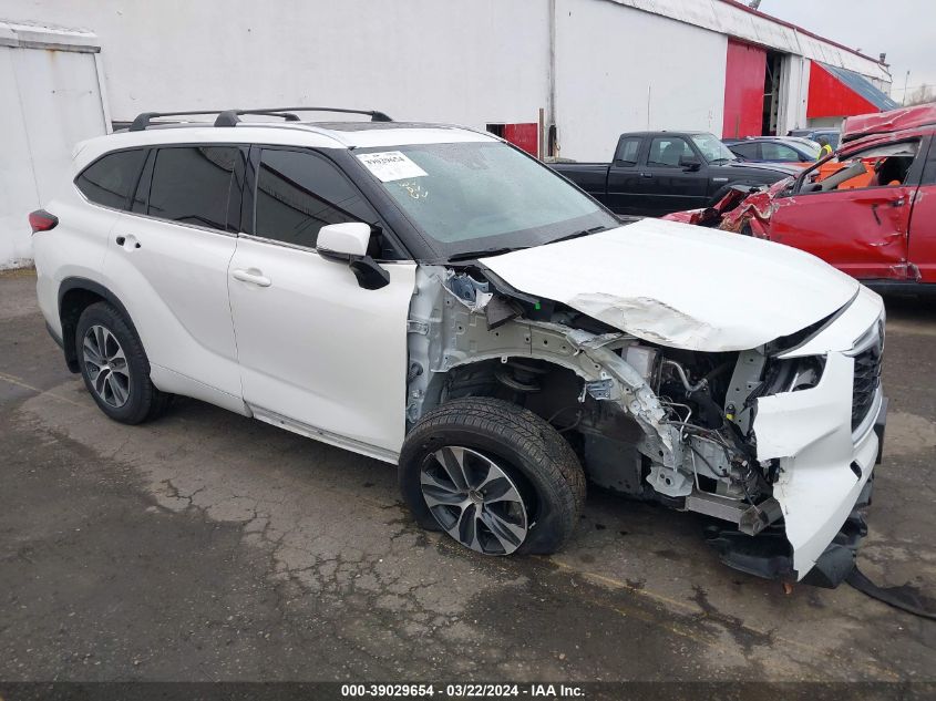 2021 TOYOTA HIGHLANDER XLE - 5TDHZRBH0MS549927