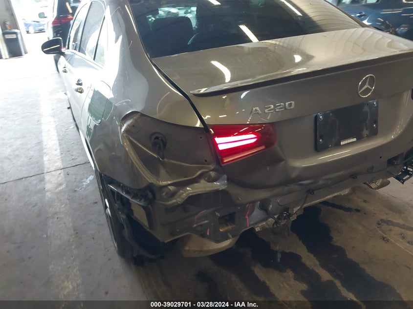2019 MERCEDES-BENZ A 220 VIN: WDD3G4EB5KW002309
