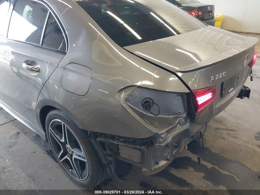 2019 MERCEDES-BENZ A 220 VIN: WDD3G4EB5KW002309