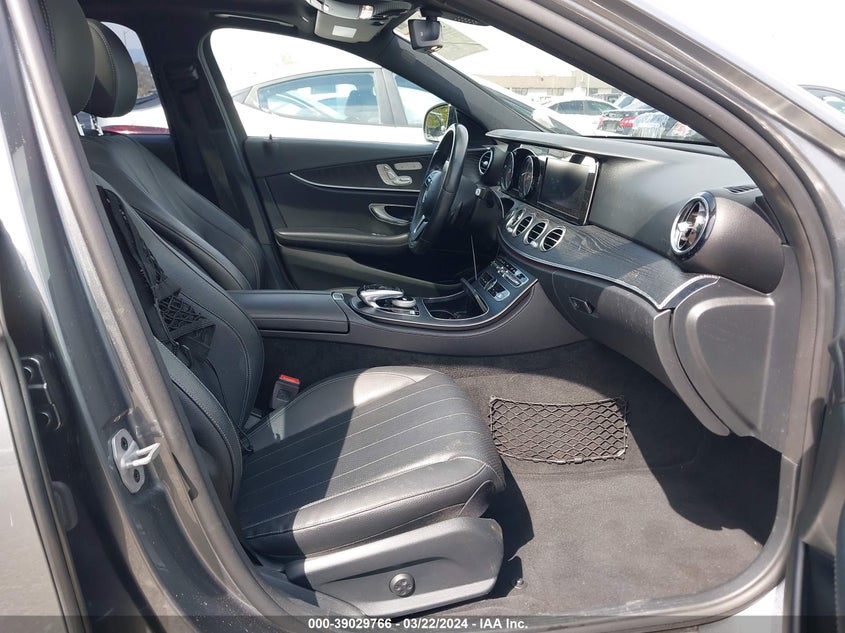 2019 MERCEDES-BENZ E 300 VIN: WDDZF4JB7KA513469