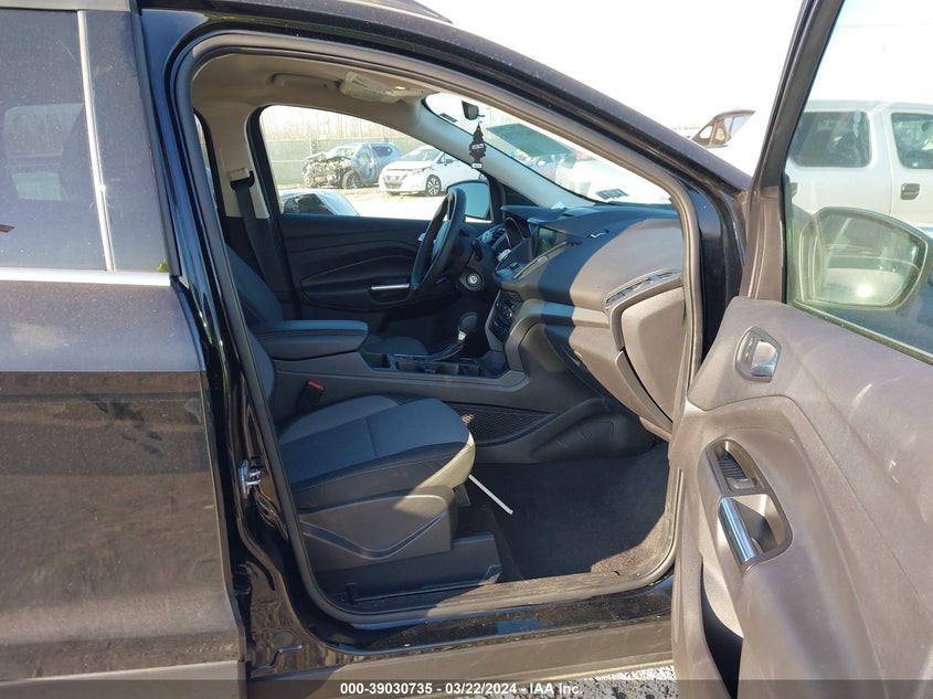 VIN 1FMCU9GD8HUA35318 2017 FORD ESCAPE SE