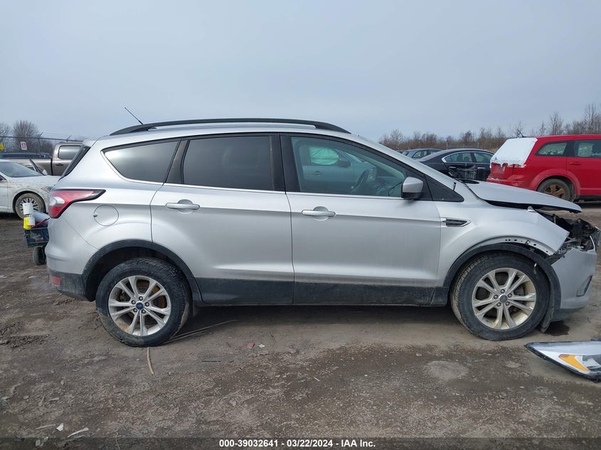 VIN 1FMCU9GD1JUD53559 2018 FORD ESCAPE SE