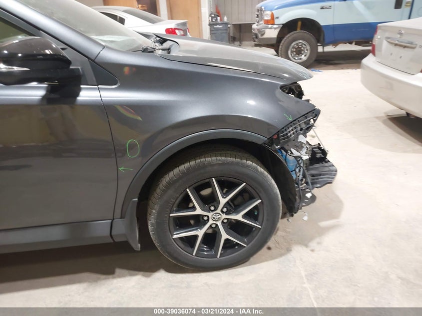 2016 TOYOTA RAV4 SE - JTMJFREV0GD186959
