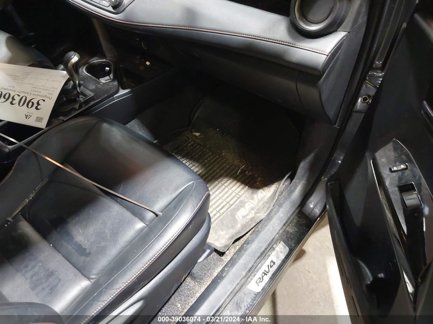 2016 TOYOTA RAV4 SE - JTMJFREV0GD186959