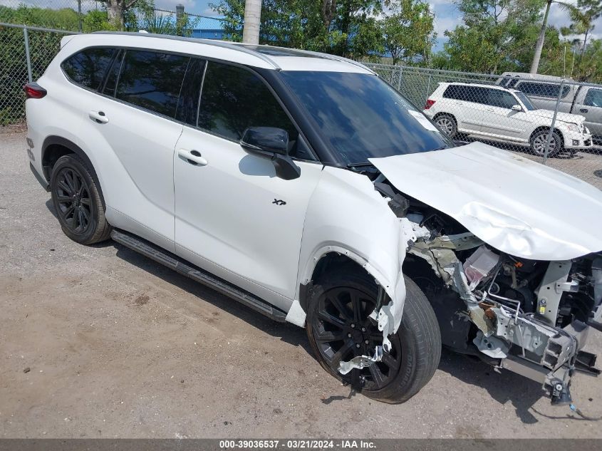 2022 TOYOTA HIGHLANDER XLE - 5TDGZRAH0NS554706