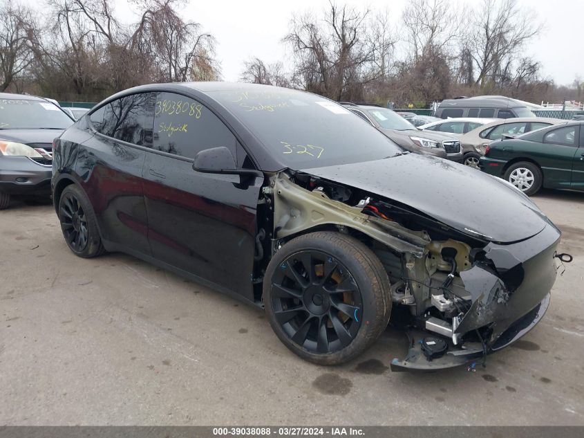 2022 TESLA MODEL Y - 7SAYGDEE0NF376042